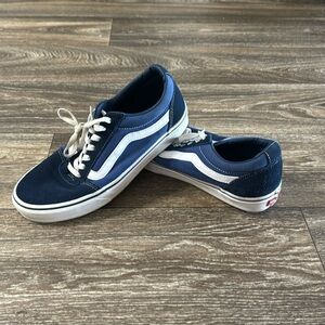 Vans Men, size 8, blue and white, like new condition